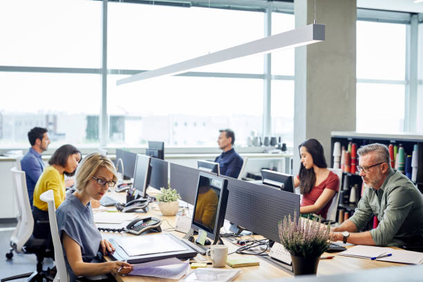 Groupe équipe de travail salle de réunion